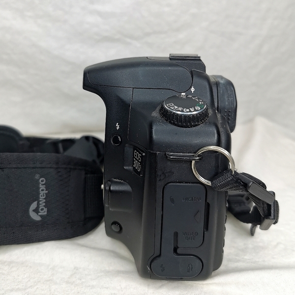 Canon EOS 30D digital SLR camera w/ case & cleaning tool - Picture 8 of 14